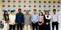 Yunus meets with Japanese entrepreneurs aiming to create social business opportunities in Japan using Bangladeshi Products.