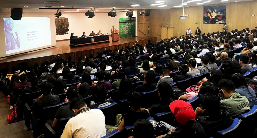 Yunus Gives Public Lecture at Autonomous University of Mexico